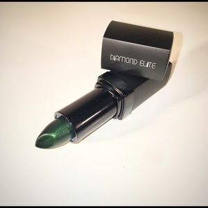 Xtreme Semi Matte Lipstick•Color: ‘Poison’•