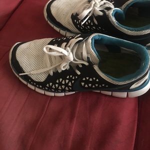 US women's size 7 Nike shoes