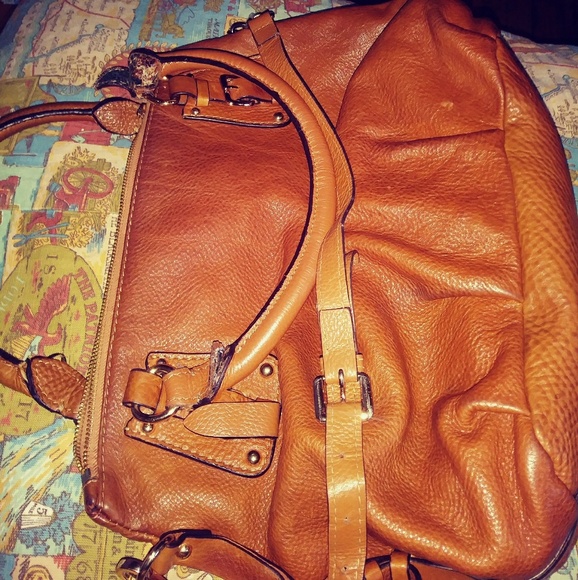 Prada Purse can be used as a cross body as well - Picture 2 of 8