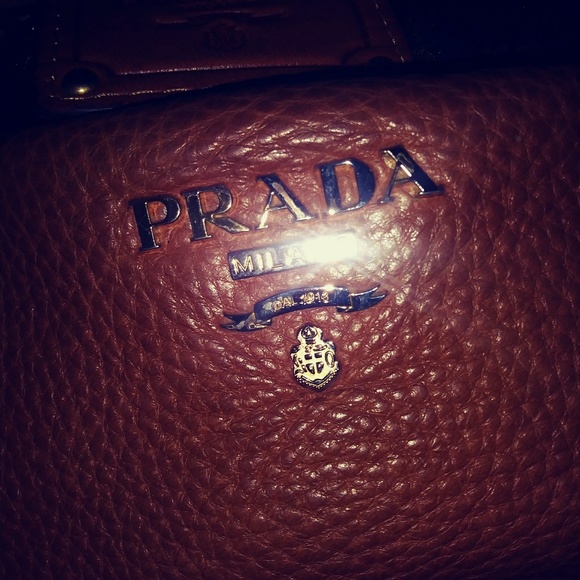 Prada Purse can be used as a cross body as well - Picture 5 of 8