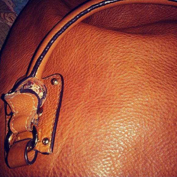 Prada Purse can be used as a cross body as well - Picture 6 of 8