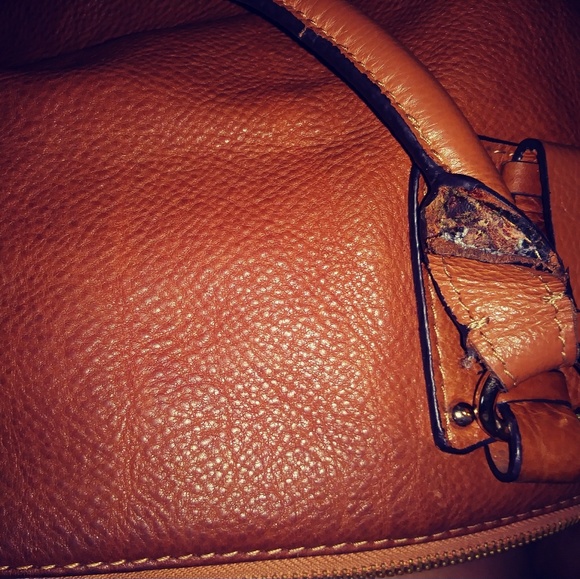 Prada Purse can be used as a cross body as well - Picture 7 of 8