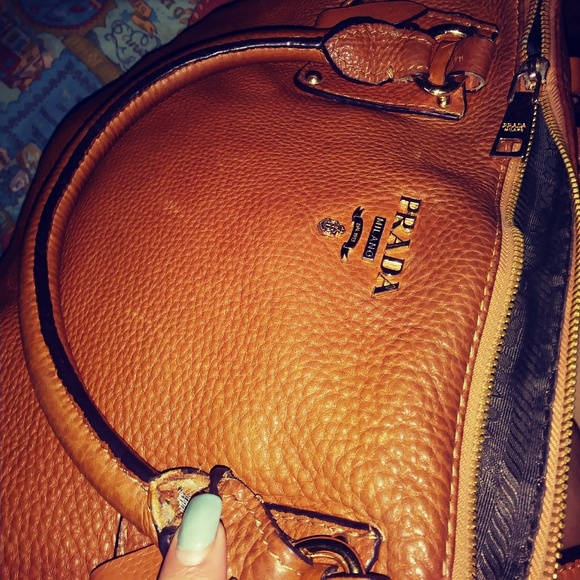 Prada Purse can be used as a cross body as well - Picture 8 of 8