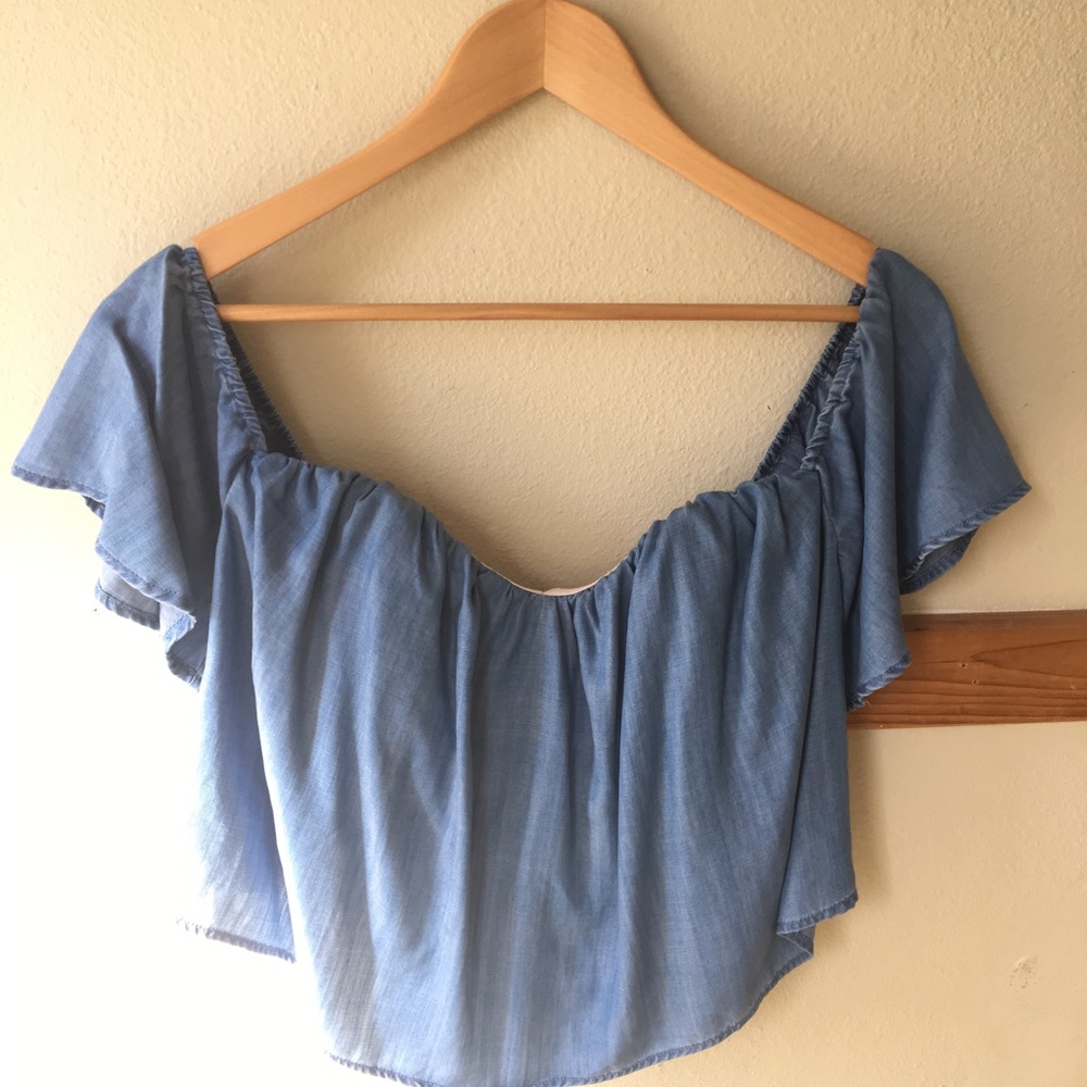 PRICE DROP Elegant Light Blue Crop Top | Guess 💐✨