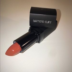 Xtreme Semi Matte Lipstick•Color ‘Flattery’•