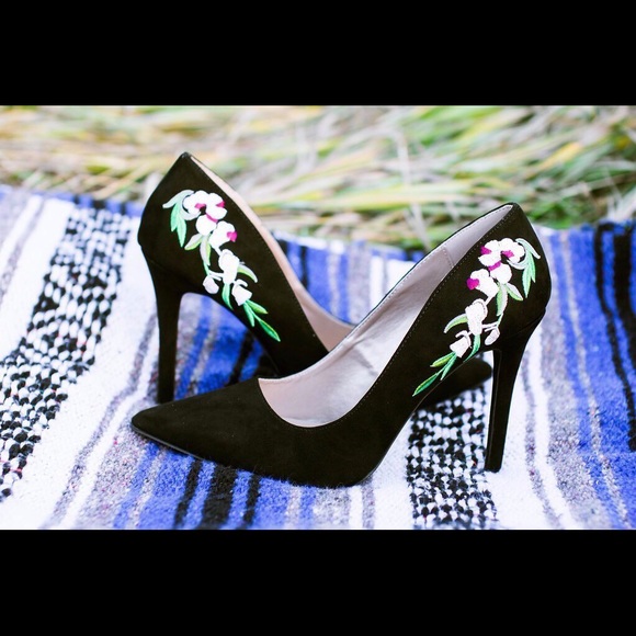 Embroidered Black Heels - Picture 3 of 7