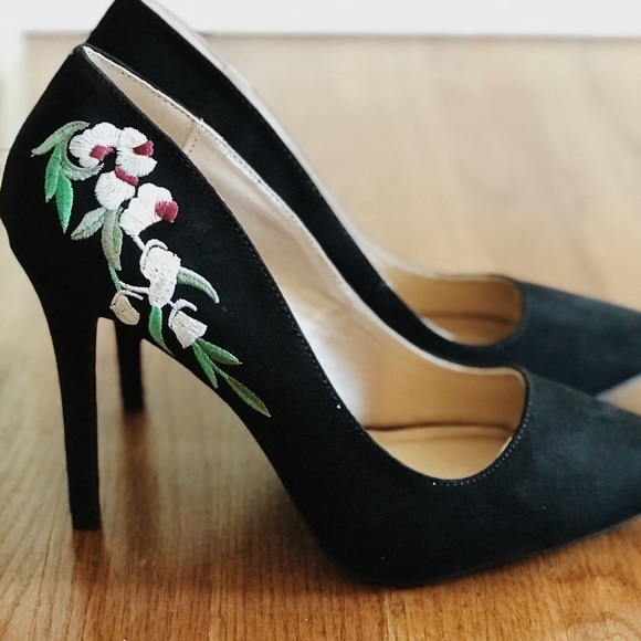 Embroidered Black Heels - Picture 2 of 7