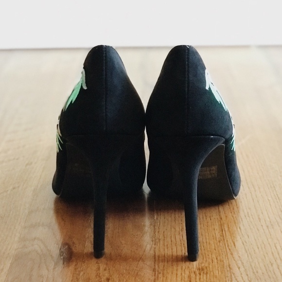 Embroidered Black Heels - Picture 6 of 7