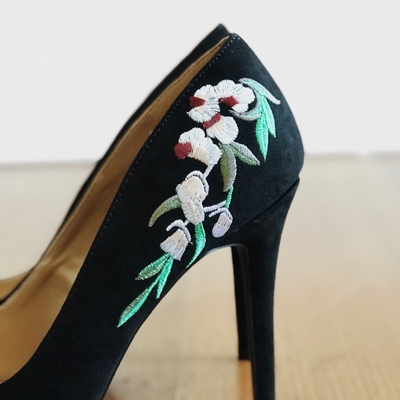 Embroidered Black Heels - Picture 7 of 7