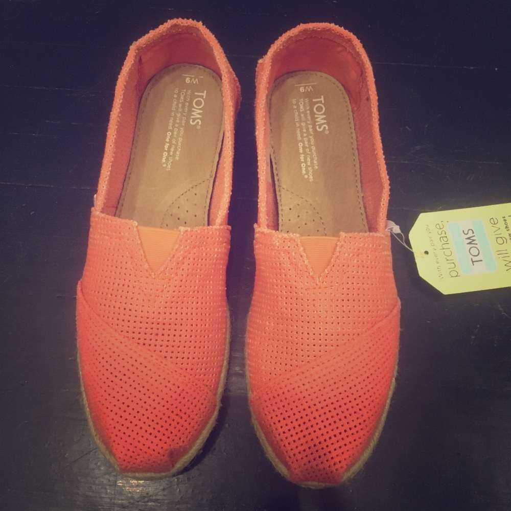 Coral Toms - Brand New