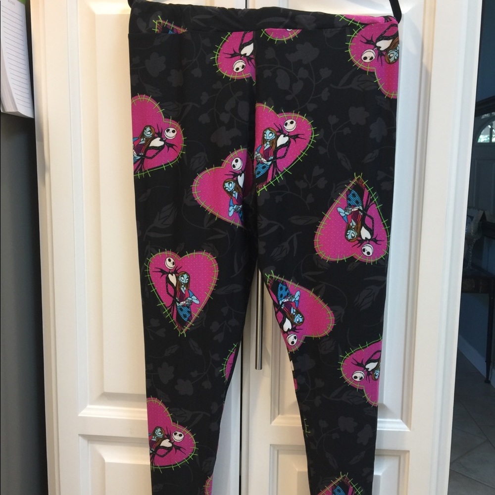 LuLaRoe portrait Jack and Sally Leggings TC2
