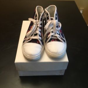 Girls Gucci Heartbeat high top sneakers.