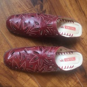 Pikolinos red leather Mule