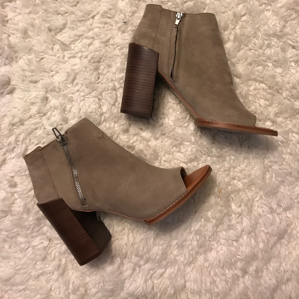 Peep toe DOLCE VITA booties