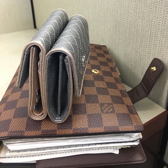 •Chanel Wallet Authentic• - Picture 2 of 3