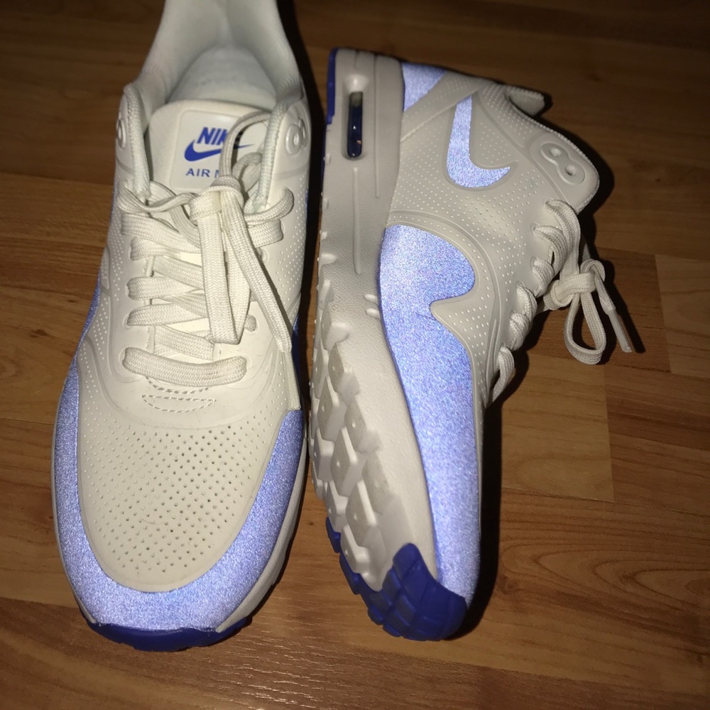 NIKES BRAN NEW