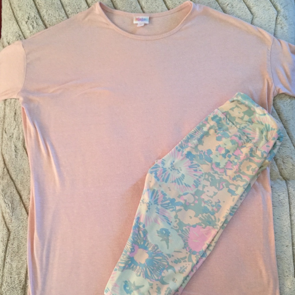 Weekend Sale! LulaRoe Outfit!- Irma & Leggings!