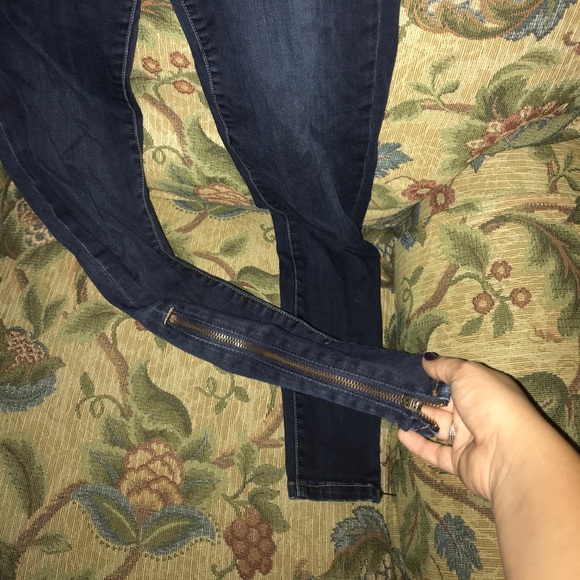 Gap jeans size 25r with zippers! - Picture 4 of 4