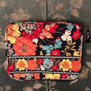 WEEKEND SALE! EUC Retired IPad/Tablet Case