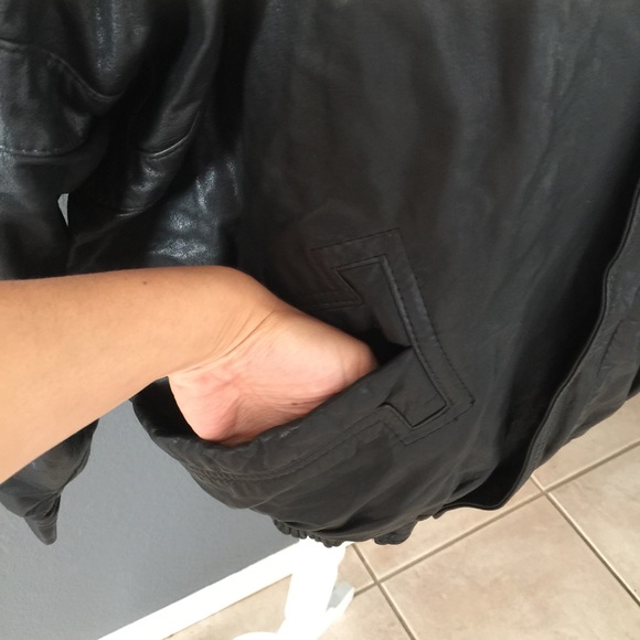 🌊Vintage 100% genuine Leather jacket - Picture 2 of 8