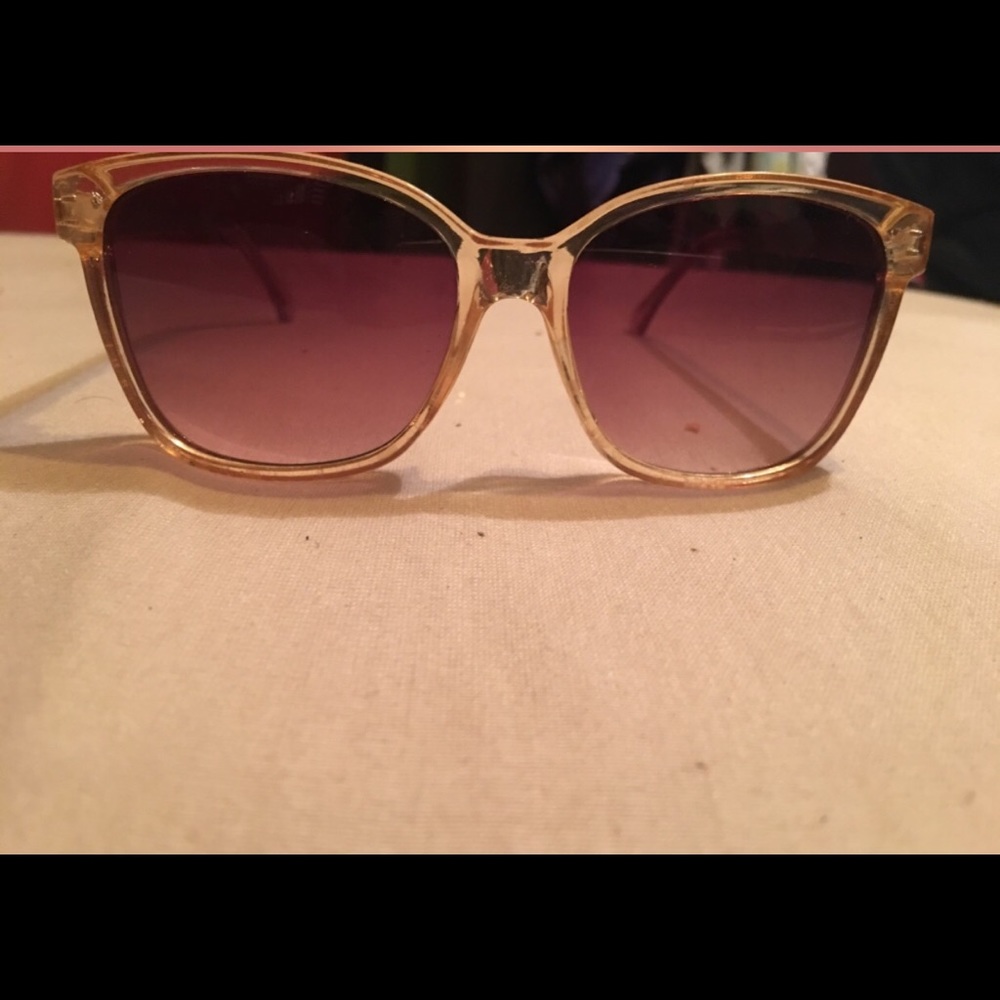 Oscar de la renta sunglasses