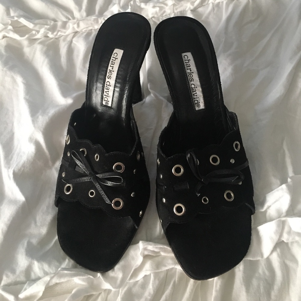 Grommet-and-bows Charles David heels, size 7