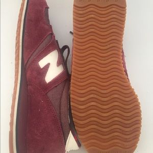 Women’s New Balance 420 Sneakers