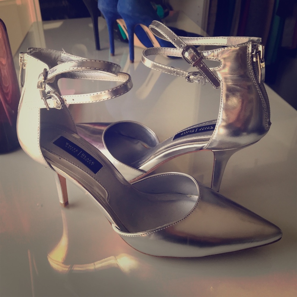 White House Black Market Silver Pump Size 7