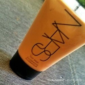 😍NARS Illuminator in Hot Sand😍