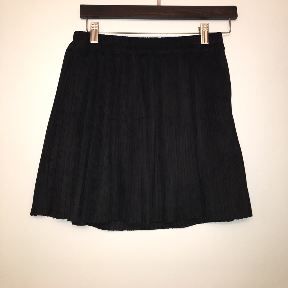Adorable black skort!
