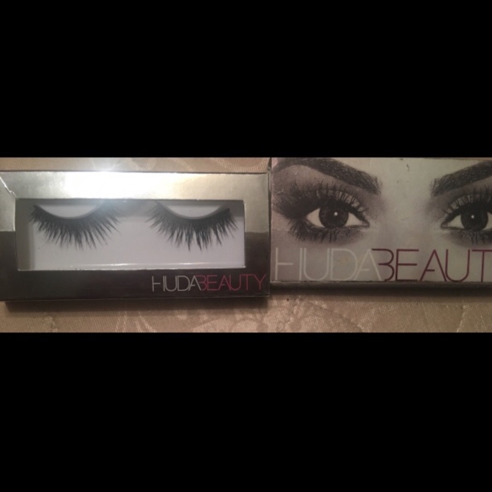 Huda lashes