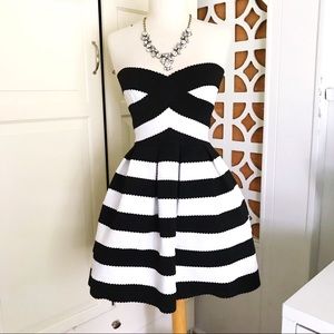 BLACK & WHITE SKATER STYLE STRAPLESS DRESS 😍