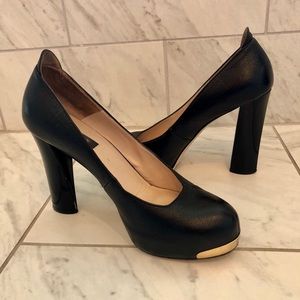 Escada Pumps