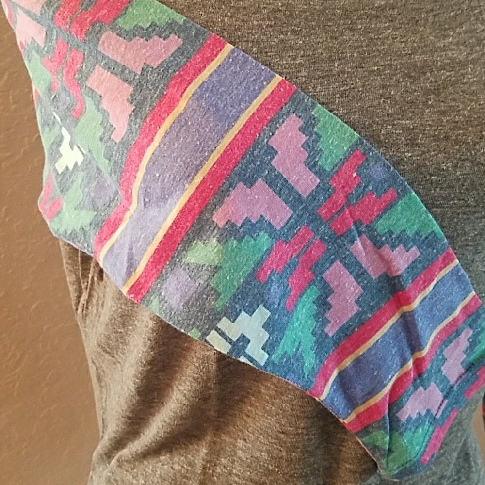 S Lularoe Randy tshirt - Picture 2 of 2