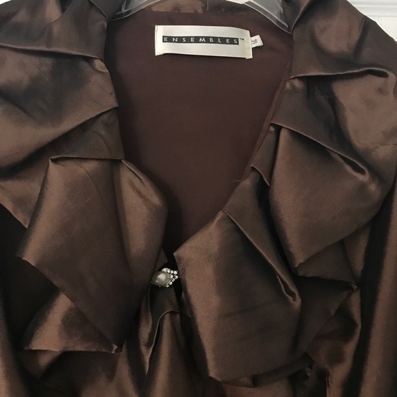 Blouse. - Picture 2 of 3