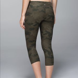 Lululemon rare savasana camo wunder under crop