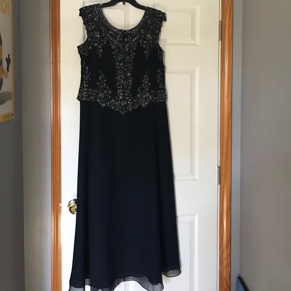 Formal Dress - Picture 4 of 4