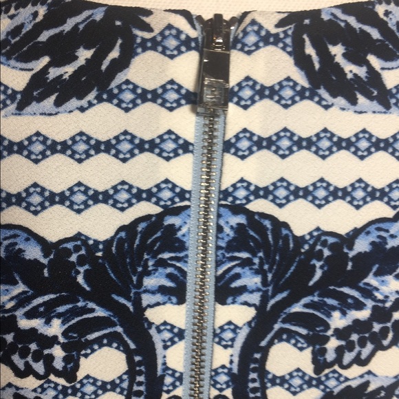 Vince Camuto Bodycon Printed Dress - Picture 6 of 6