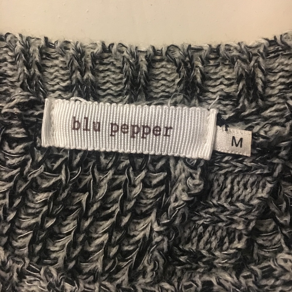 SOLD - Blu Pepper Open Back Sweater - Picture 3 of 3