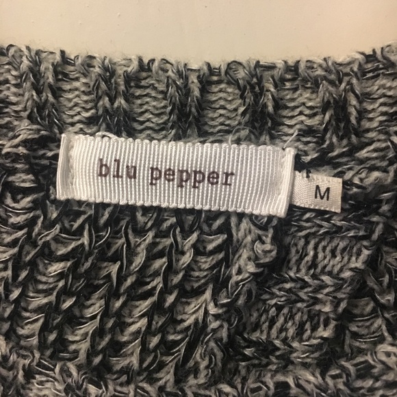 SOLD - Blu Pepper Open Back Sweater - Picture 3 of 3