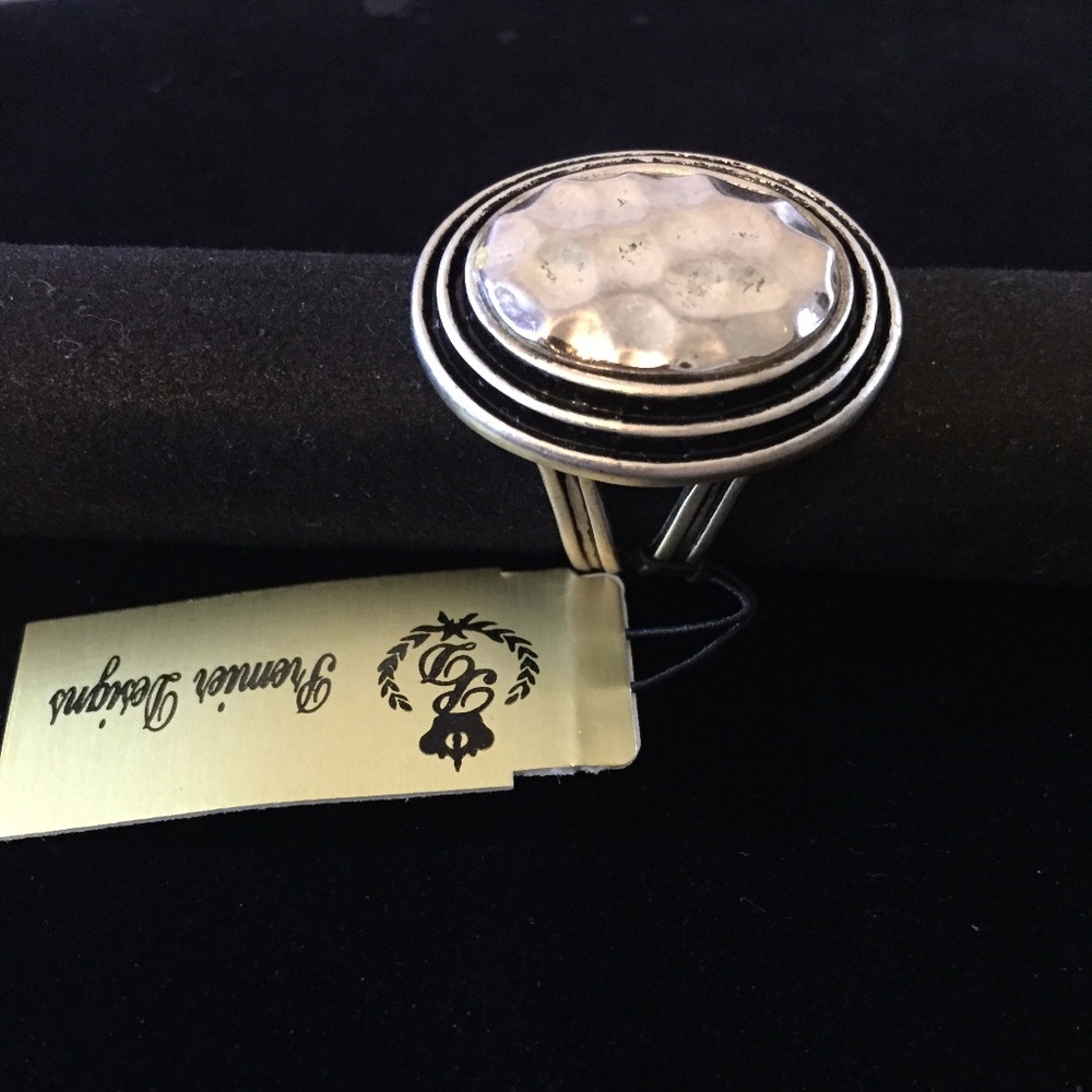 Momentum Classical Premier Design Ring NWT