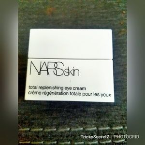 😍NARS Skin Total Replenishing Eye Cream😍