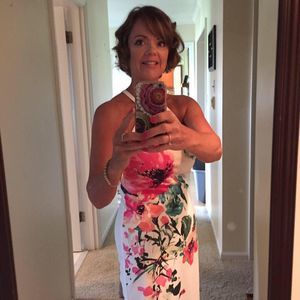 Meet your Posher, Dee-dee