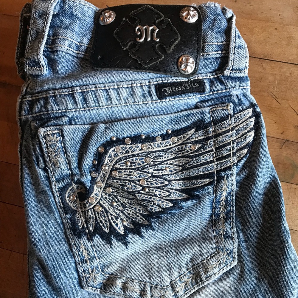 Miss Me’s size 25. Boot cut. Wing design.