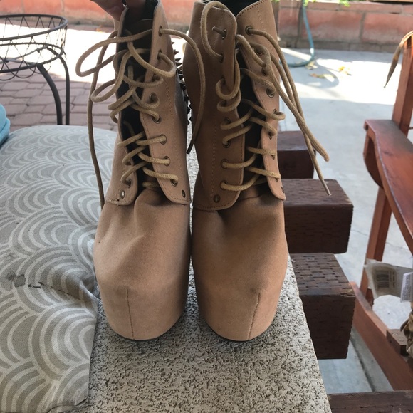 Heels - Picture 4 of 4