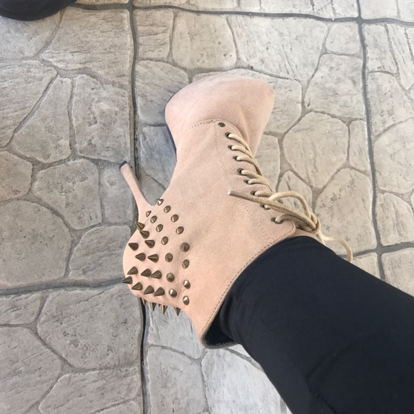 Heels - Picture 2 of 4