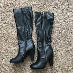 Black heeled boots