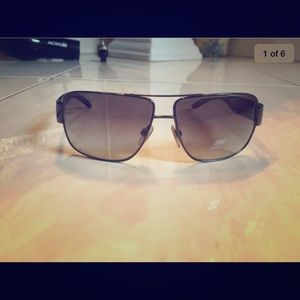 Burberry women’s sunglasses, black, good condition