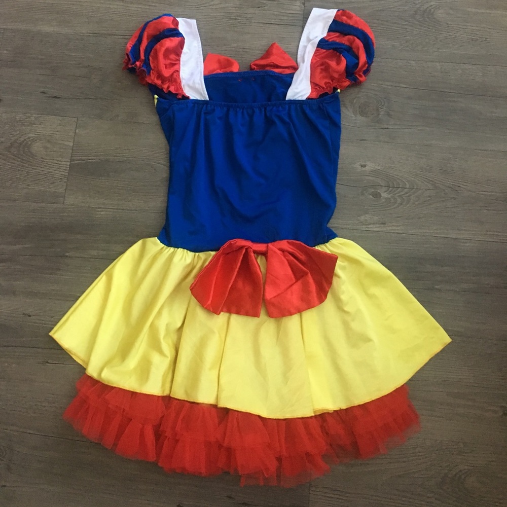 Snow White Costume - Picture 2 of 3