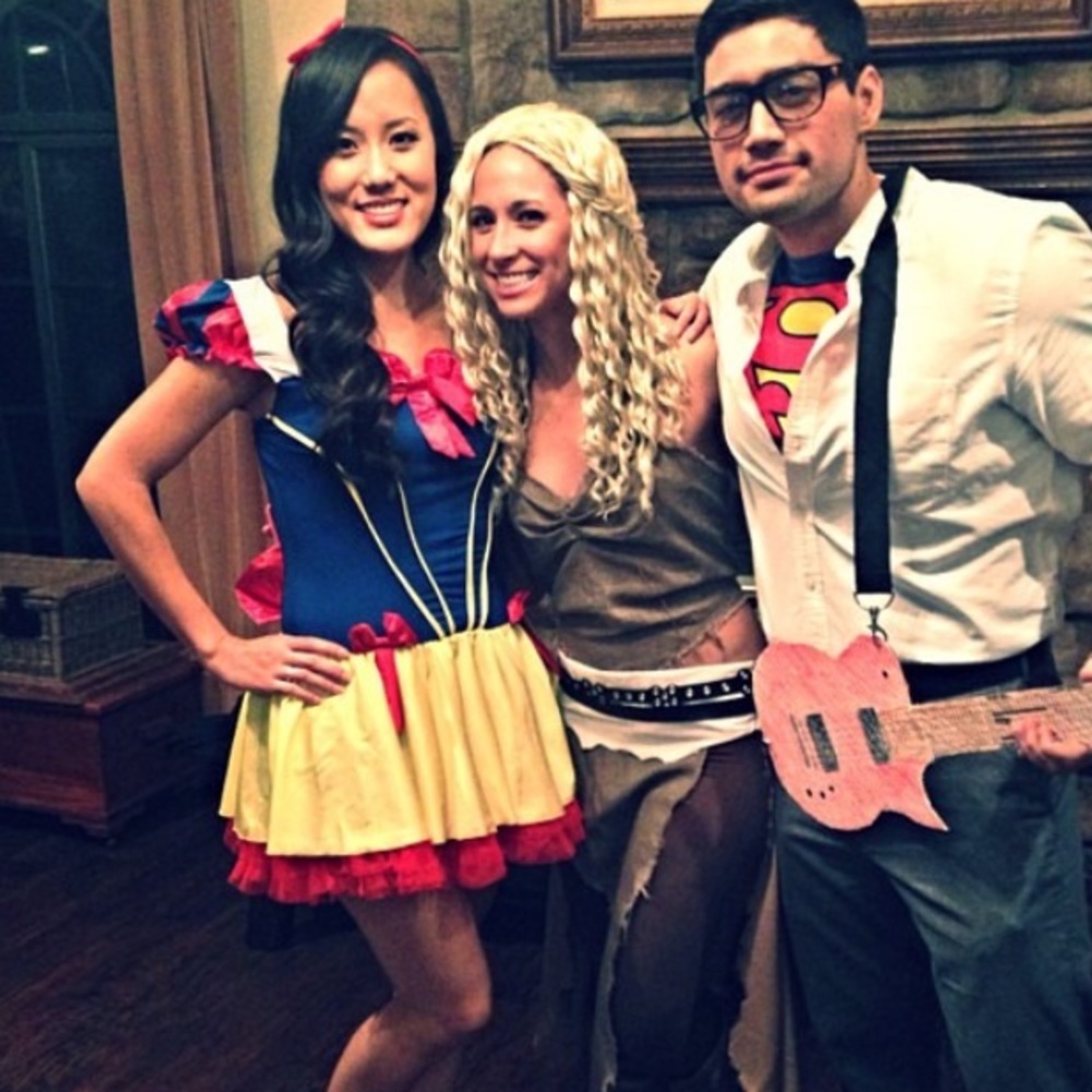 Snow White Costume - Picture 3 of 3